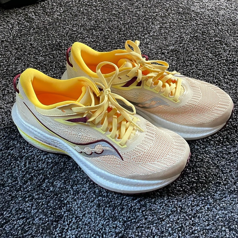 SAUCONY FORMFIT RUNNING SHOES